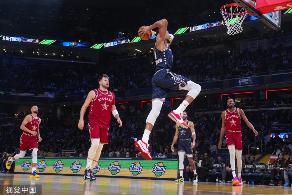 在采访中直 在采访中直