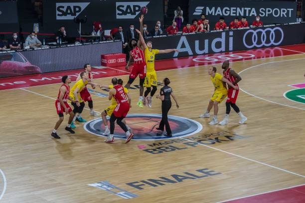 在复出的两 在复出的两