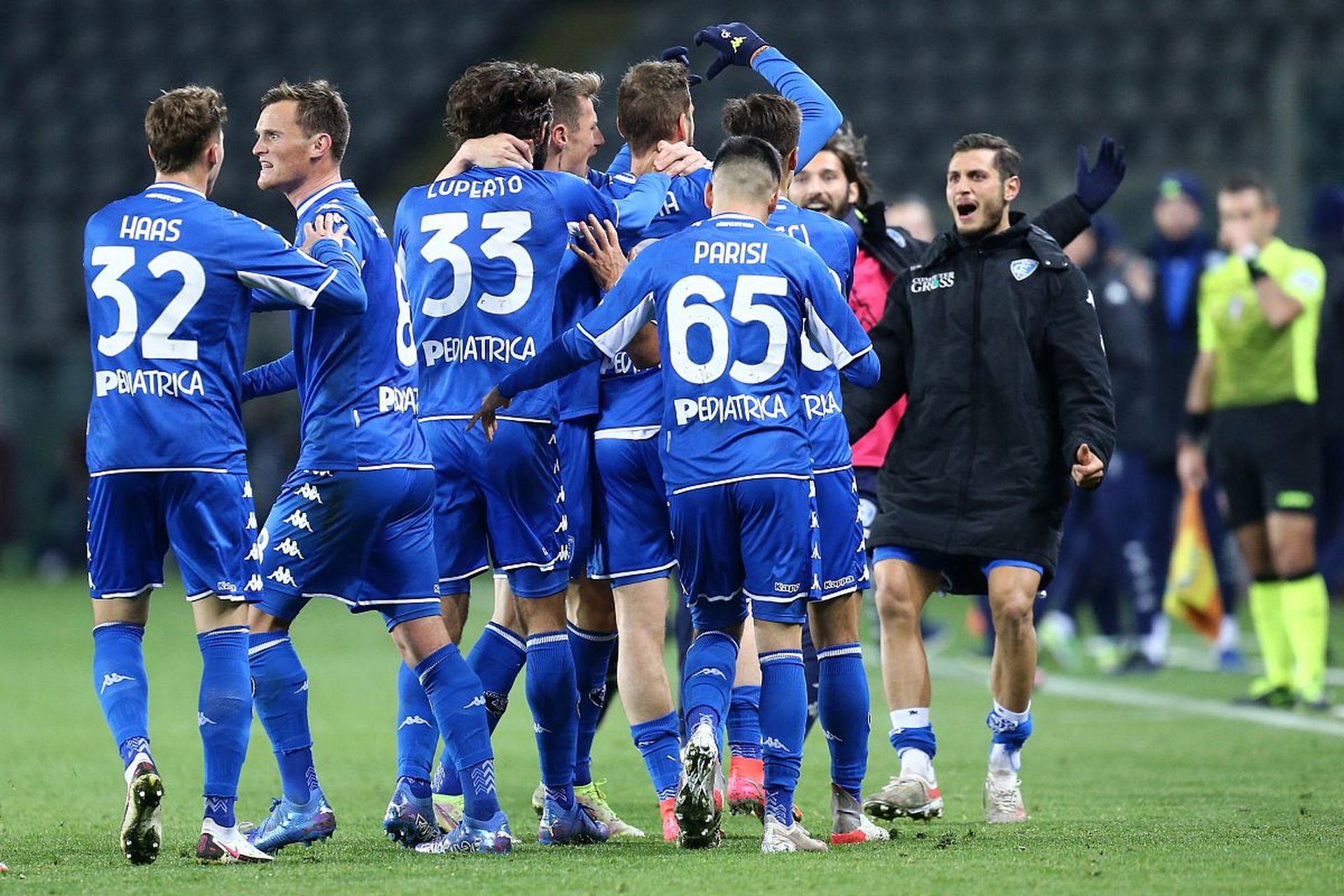 递至禁区内 递至禁区内