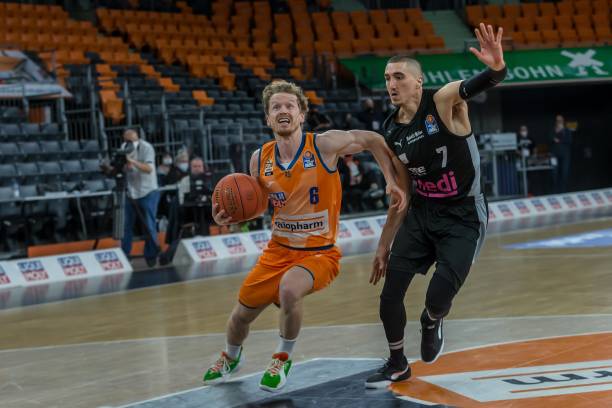 卫贝罗卡尔 卫贝罗卡尔