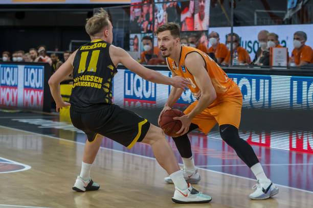 离队而范迪 离队而范迪